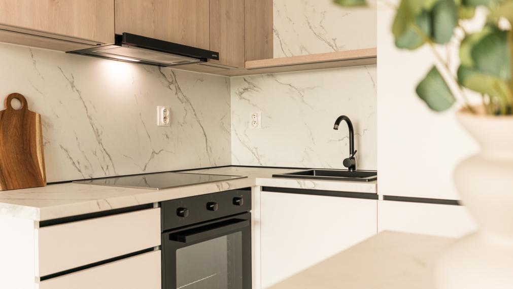 VOĽNÝ IHNEĎ - BERNOLÁKOVSKÁ ul. - ÚPLNE NOVÝ 1i BYT S PREDZÁHRADKOU - PIVNICA