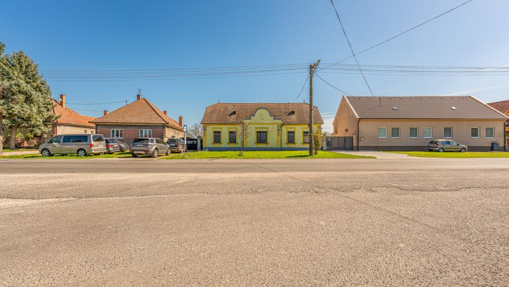 ČAKANY - SAMOSTATNE STOJACI DOM S VEĽKÝM POZEMKOM - MOŽNOSŤ VYUŽITIA AJ NA PODNIKANIE