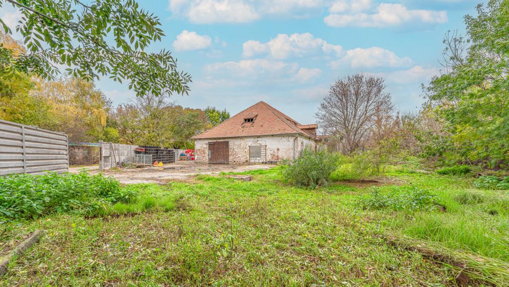 LÚČNY DVOR - INVESTIČNÝ STAVEBNÝ POZEMOK - 2495M2