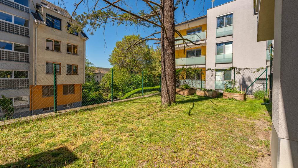 V BLÍZKOSTI ŽELEZNEJ STUDNIČKY - PLNOHODNOTNÝ 3i BYT - PIVNICA - 2x PARKING