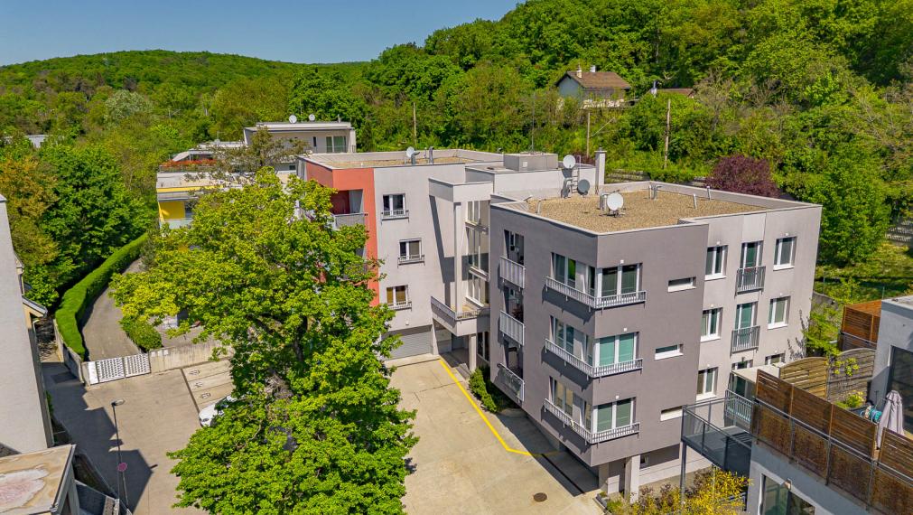 V BLÍZKOSTI ŽELEZNEJ STUDNIČKY - PLNOHODNOTNÝ 3i BYT - PIVNICA - 2x PARKING