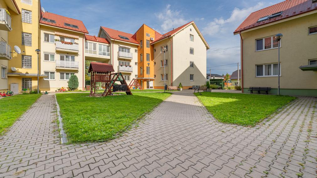 V BLÍZKOSTI OC AVION - VEĽKÝ 2i BYT S LOGGIOU 15M2 - PIVNICA - PARKOVANIE V GARÁŽI