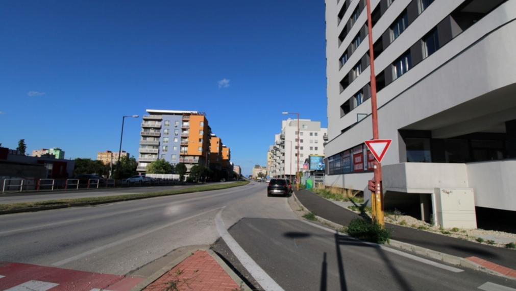 MODERNÝ 2i BYT - 44M2 - KAZANSKÁ ul. - PARKOVANIE V GARÁŽI
