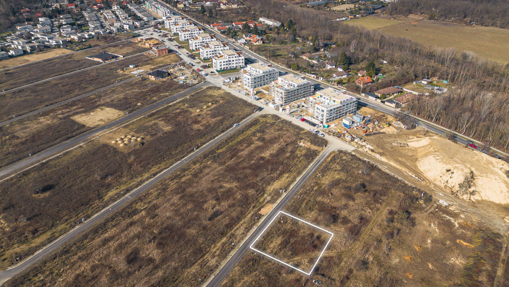 REZERVOVANÉ ! STAVEBNÝ POZEMOK - IVANKA p. DUNAJI - DOMBALE - 586M2
