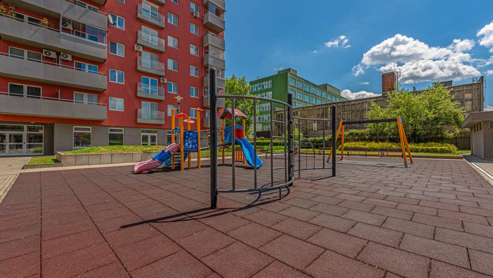 PLNOHODNOTNÝ 1i BYT S BALKÓNOM V NOVOSTAVBE - NEJEDLÉHO ul. - PARKOVANIE V GARÁŽI