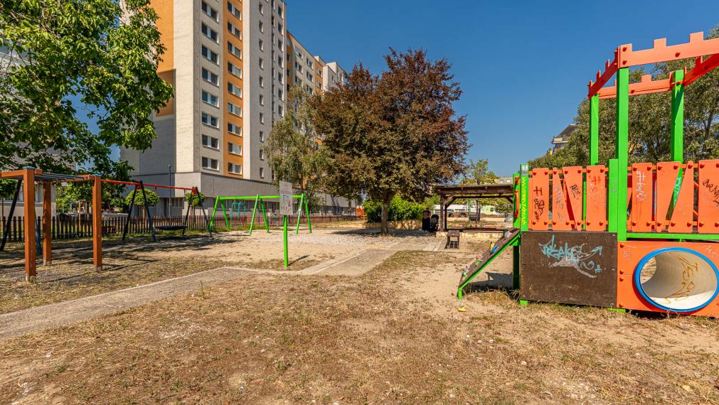 PODZÁHRADNÁ ul. - P. BISKUPICE - SLNEČNÝ 3i BYT - PIVNICA - LOGGIA