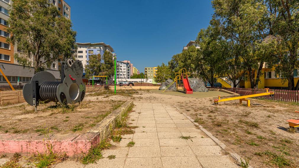 PODZÁHRADNÁ ul. - P. BISKUPICE - SLNEČNÝ 3i BYT - PIVNICA - LOGGIA