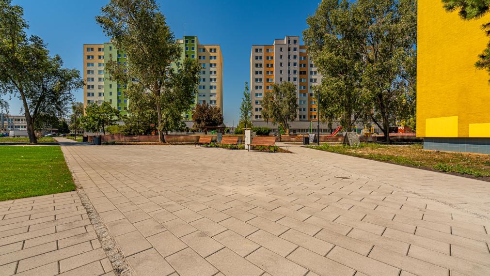 PODZÁHRADNÁ ul. - P. BISKUPICE - SLNEČNÝ 3i BYT - PIVNICA - LOGGIA