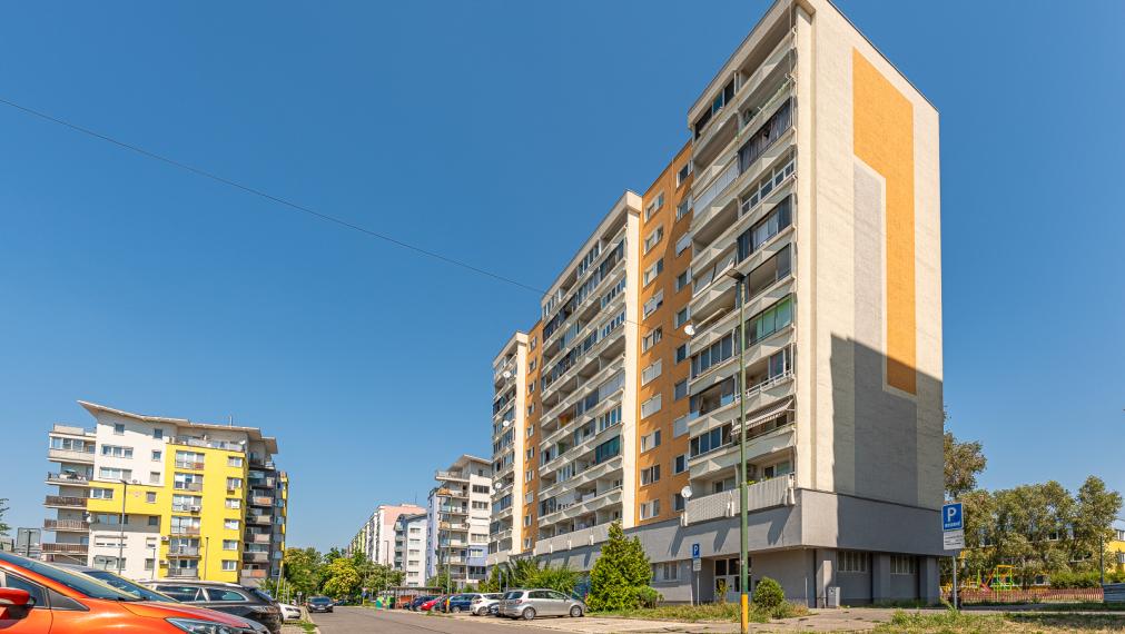 PODZÁHRADNÁ ul. - P. BISKUPICE - SLNEČNÝ 3i BYT - PIVNICA - LOGGIA