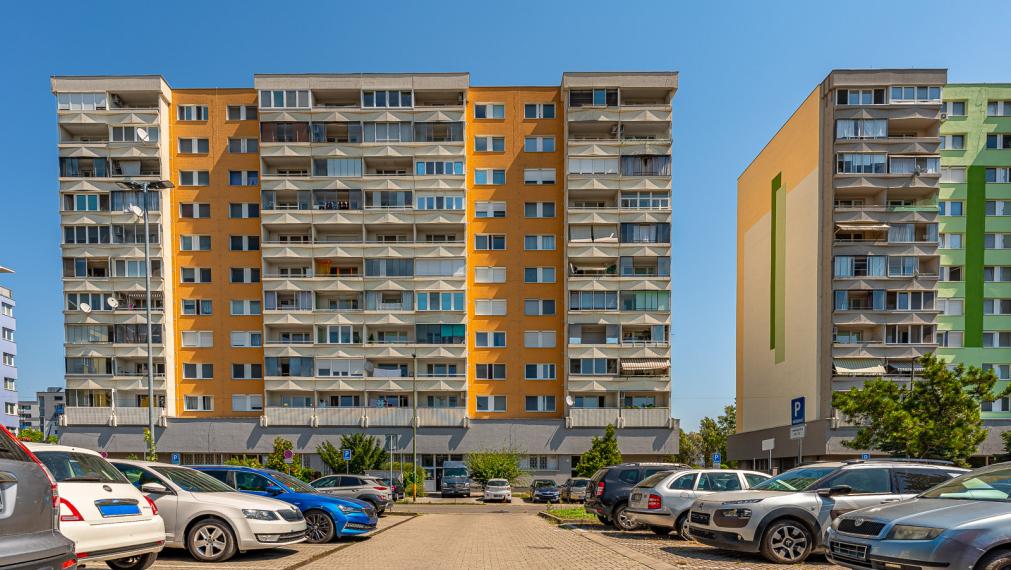 PODZÁHRADNÁ ul. - P. BISKUPICE - SLNEČNÝ 3i BYT - PIVNICA - LOGGIA