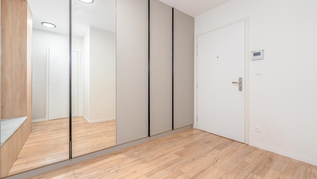 NOVOSTAVBA JARABINKY - MODERNÝ 2i BYT - 2x BALKÓN DO VNÚTROBLOKU - PIVNICA