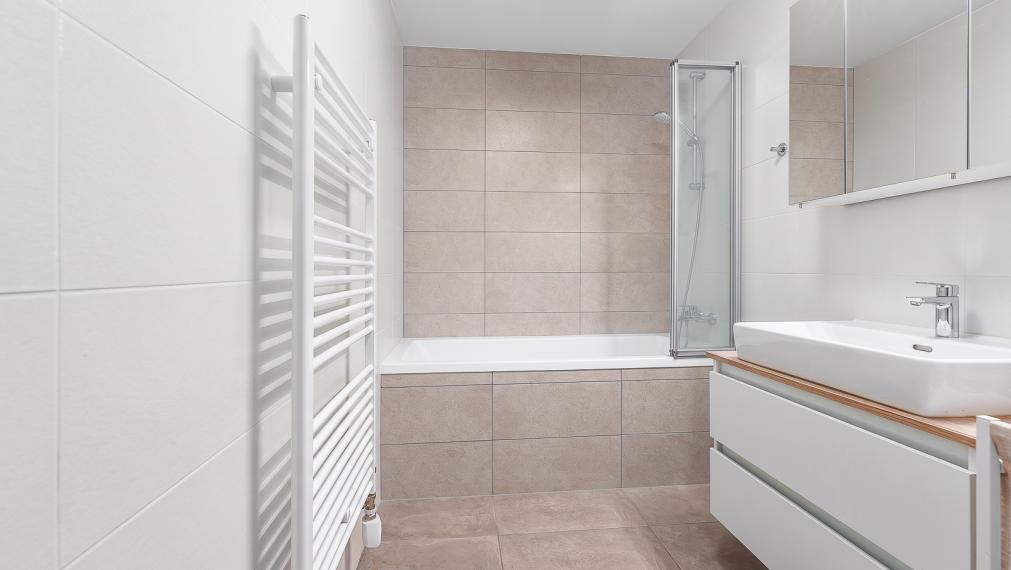 NOVOSTAVBA JARABINKY - MODERNÝ 2i BYT - 2x BALKÓN DO VNÚTROBLOKU - PIVNICA