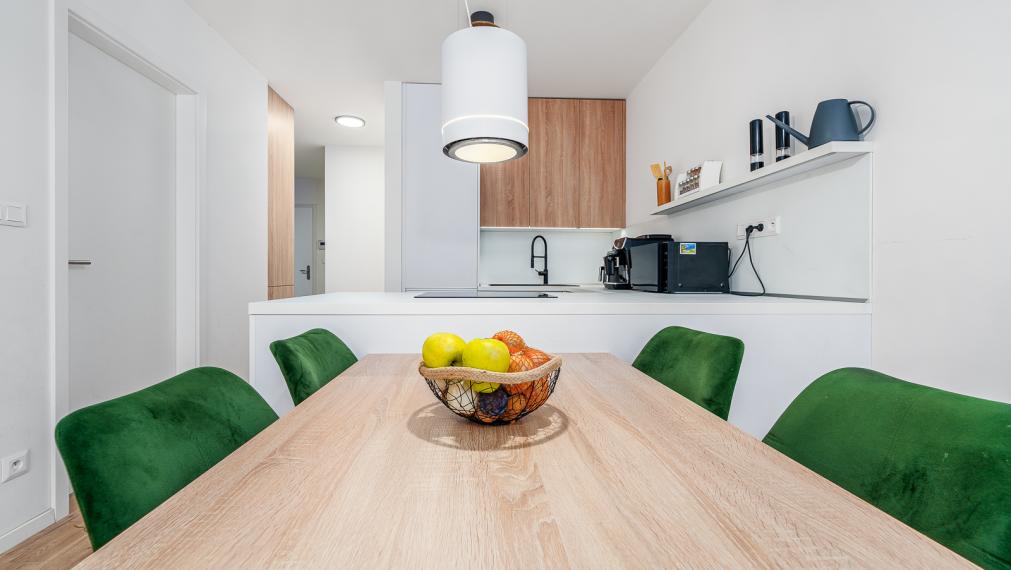 NOVOSTAVBA JARABINKY - MODERNÝ 2i BYT - 2x BALKÓN DO VNÚTROBLOKU - PIVNICA