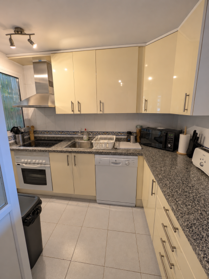 SVETLÝ 2i APARTMÁN S TERASOU 25M2 - TURISTICKÁ LICENCIA - 6 BAZÉNOV