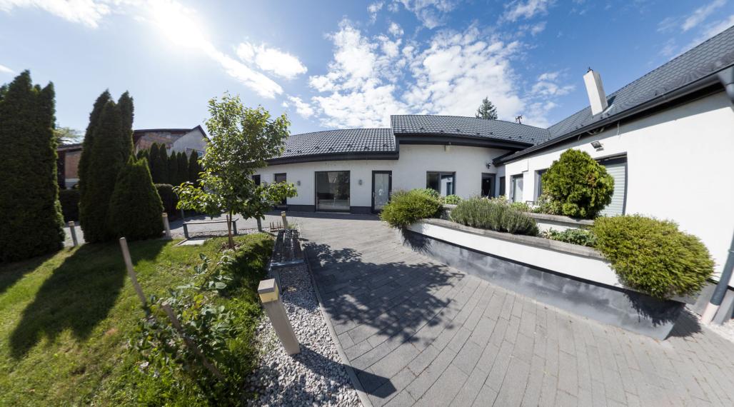 ZLATÉ KLASY - SAMOSTATNE STOJACI 8i RODINNÝ DOM - POLYFUNKČNÝ