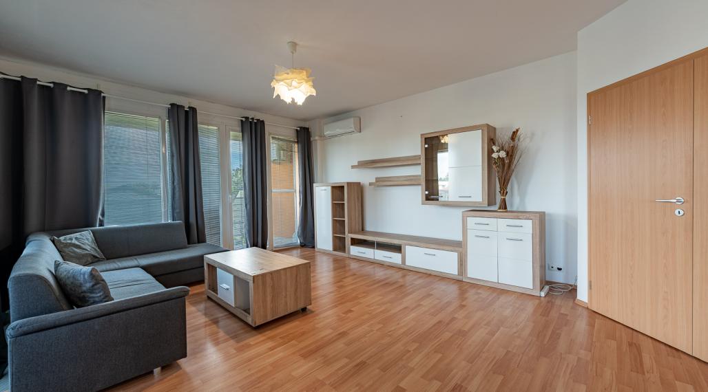 V BLÍZKOSTI OC AVION - VEĽKÝ 2i BYT S LOGGIOU 15M2 - PIVNICA - PARKOVANIE V GARÁŽI