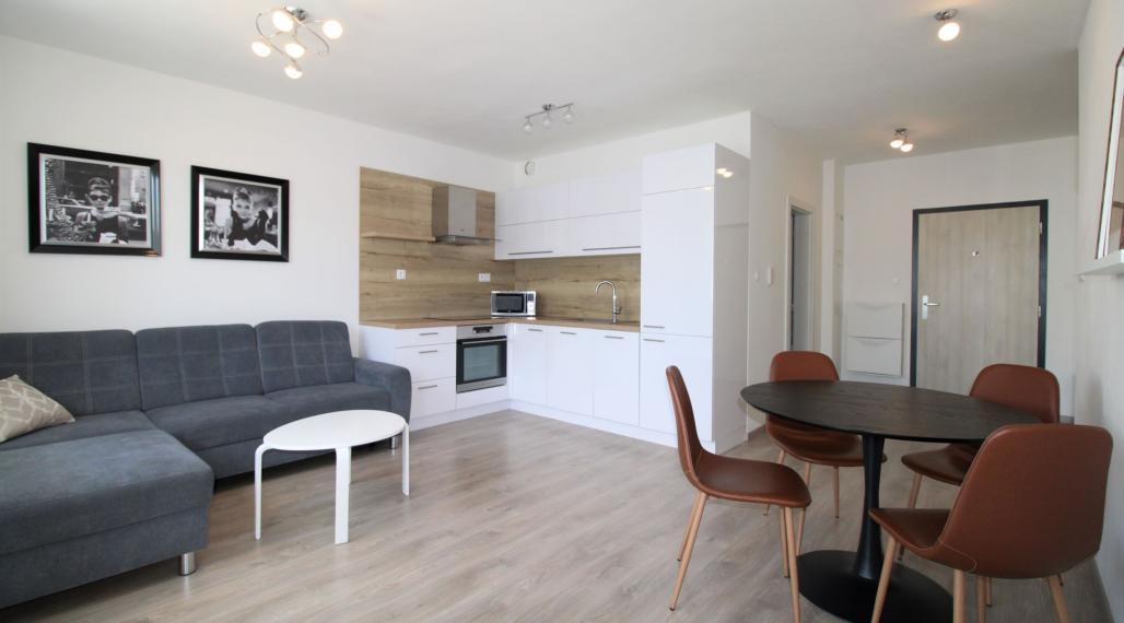 PRI HRUBEJ LÚKE - KRÁSNY 2i BYT V NOVOSTAVBE S BALKÓNOM A PIVNICOU - ZARIADENÝ