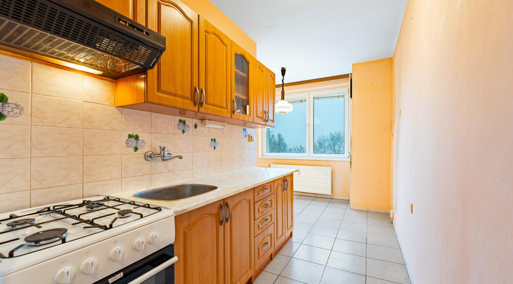 STAVBÁRSKA ul. - VEĽKÝ 2i BYT SO ZASKLENNOU LOGGIOU A PIVNICOU - OTOČENÝ NA 2 SVETOVÉ STRANY