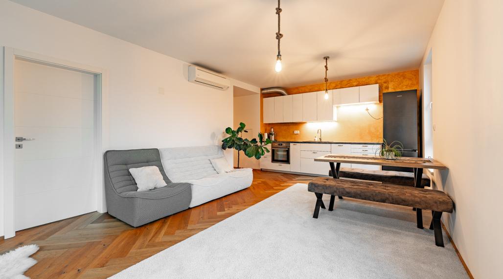 NOVOSTAVBA SOFORA - SLNEČNÝ 2i BYT S LOGGIOU