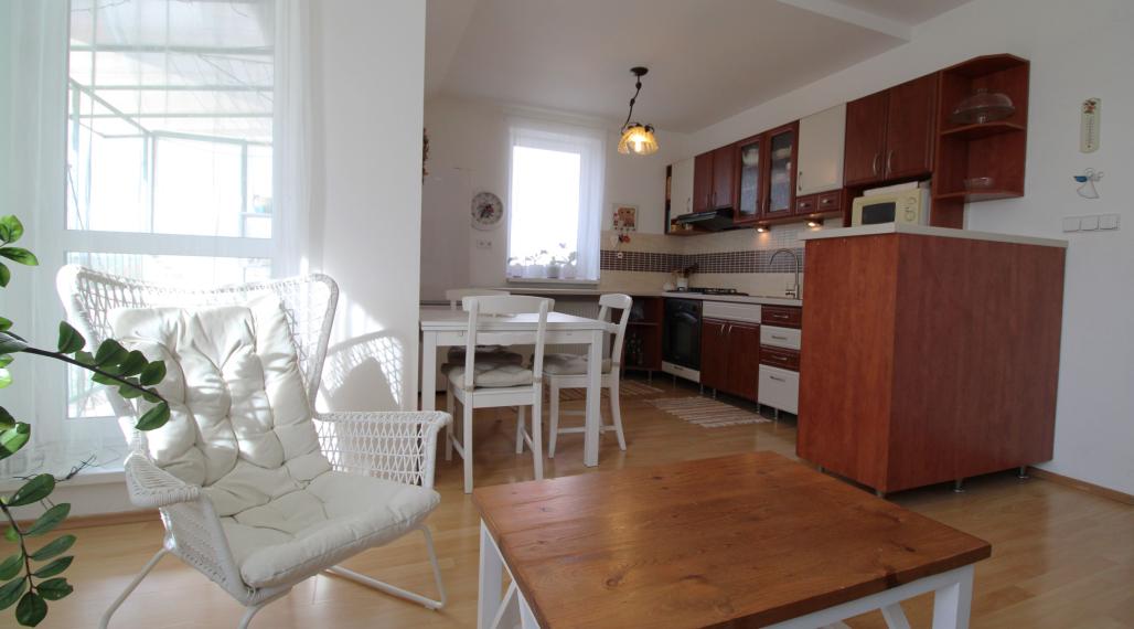 KRÁĽOVA PRI SENCI - ČIASTOČNE ZARIADENÝ 2i BYT S BALKÓNOM A PIVNICOU - 70M2