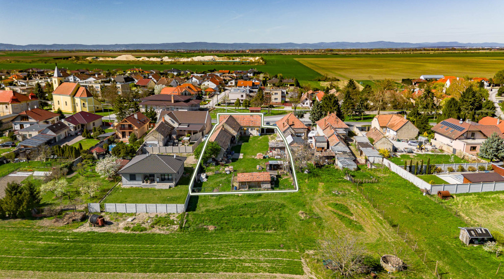 ČAKANY - SAMOSTATNE STOJACI DOM S VEĽKÝM POZEMKOM - MOŽNOSŤ VYUŽITIA AJ NA PODNIKANIE