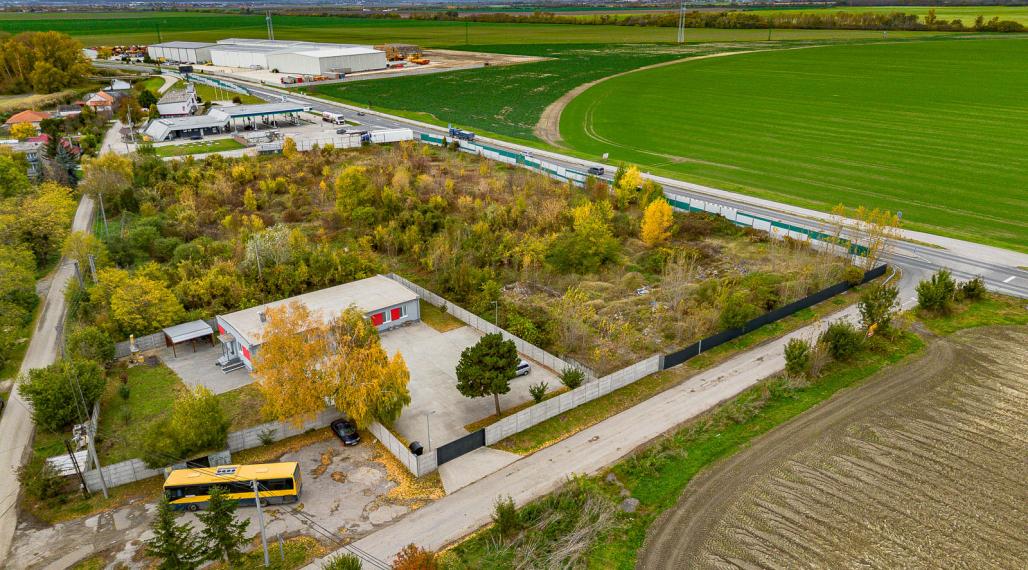 LÚČNY DVOR - INVESTIČNÝ STAVEBNÝ POZEMOK - 2495M2