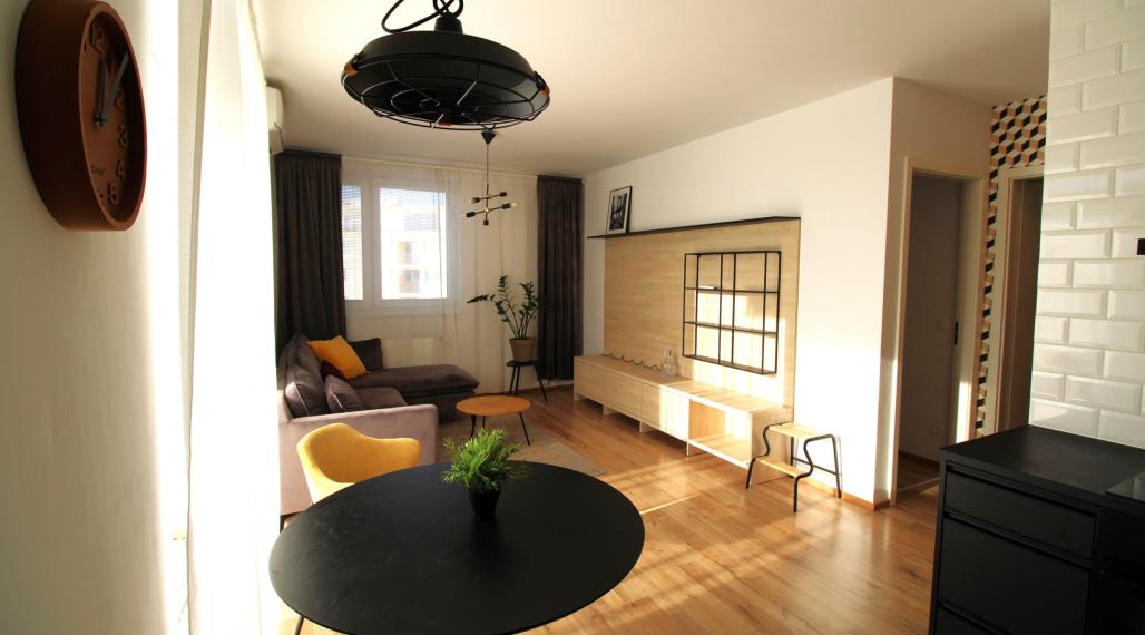 BYSTRICKÁ ul. - MODERNÝ 2i BYT S BALKÓNOM - PIVNICA - VONKAJŠIE PARKOVACIE MIESTO