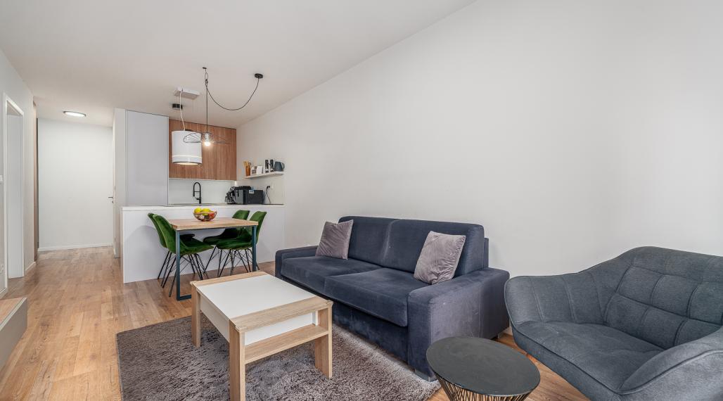 NOVOSTAVBA JARABINKY - MODERNÝ 2i BYT - 2x BALKÓN DO VNÚTROBLOKU - PIVNICA
