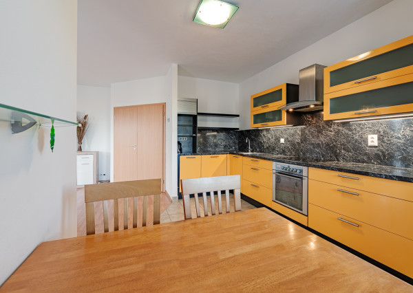 V BLÍZKOSTI OC AVION - VEĽKÝ 2i BYT S LOGGIOU 15M2 - PIVNICA - PARKOVANIE V GARÁŽI