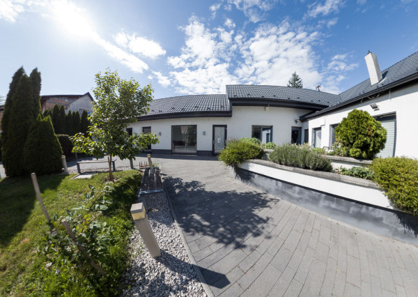 ZLATÉ KLASY - SAMOSTATNE STOJACI 8i RODINNÝ DOM - POLYFUNKČNÝ