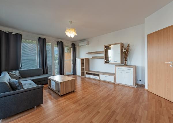 V BLÍZKOSTI OC AVION - VEĽKÝ 2i BYT S LOGGIOU 15M2 - PIVNICA - PARKOVANIE V GARÁŽI