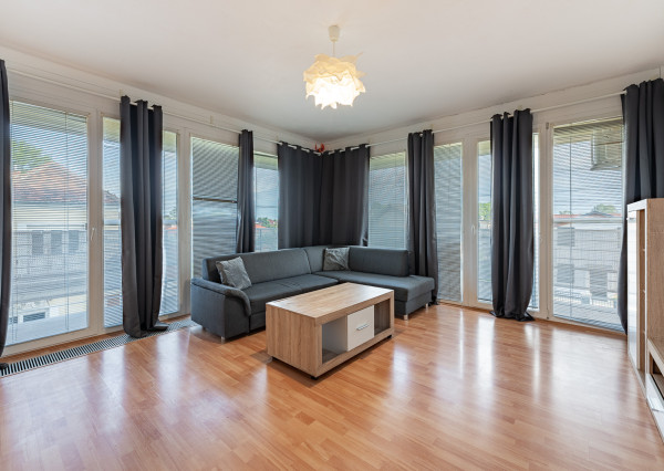 V BLÍZKOSTI OC AVION - VEĽKÝ 2i BYT S LOGGIOU 15M2 - PIVNICA - PARKOVANIE V GARÁŽI