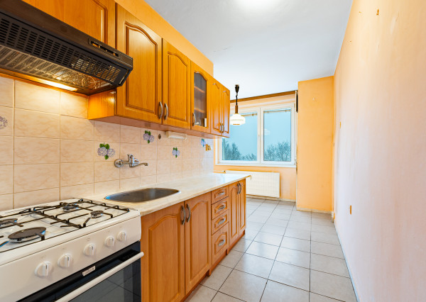 STAVBÁRSKA ul. - VEĽKÝ 2i BYT SO ZASKLENNOU LOGGIOU A PIVNICOU - OTOČENÝ NA 2 SVETOVÉ STRANY