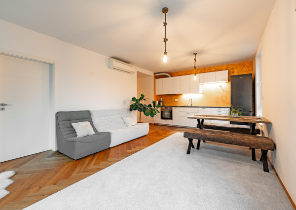 NOVOSTAVBA SOFORA - SLNEČNÝ 2i BYT S LOGGIOU