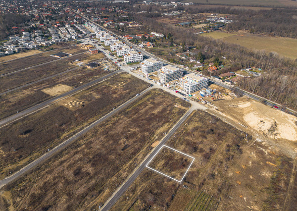 STAVEBNÝ POZEMOK - IVANKA p. DUNAJI - DOMBALE - 586M2