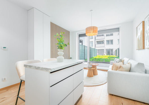 ÚPLNE NOVÝ MODERNÝ 1i BYT S PREDZÁHRADKOU - PIVNICA - PARKOVACIE MIESTO