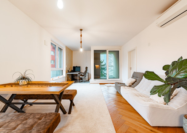 NOVOSTAVBA SOFORA - SLNEČNÝ 2i BYT S LOGGIOU A PIVNICOU OTOČENÝ DO PARKU