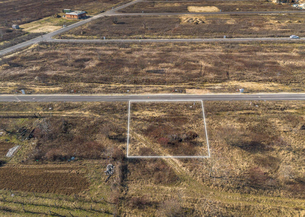 STAVEBNÝ POZEMOK - IVANKA p. DUNAJI - DOMBALE - 586M2