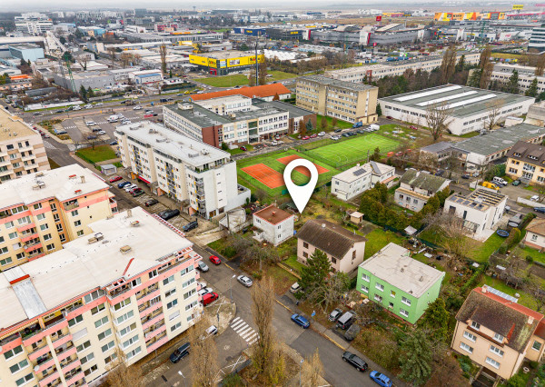 NA KRIŽOVATKÁCH - STAVEBNÝ POZEMOK 686M2 - S RODINNÝM DOMOM - MOŽNOSŤ STAVBY DVOJDOMU